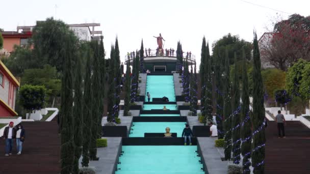 Тласкала Мексика Январь 2022 Лестницы Героев Тласкале Вверху Статуя Xicohtncatl — стоковое видео