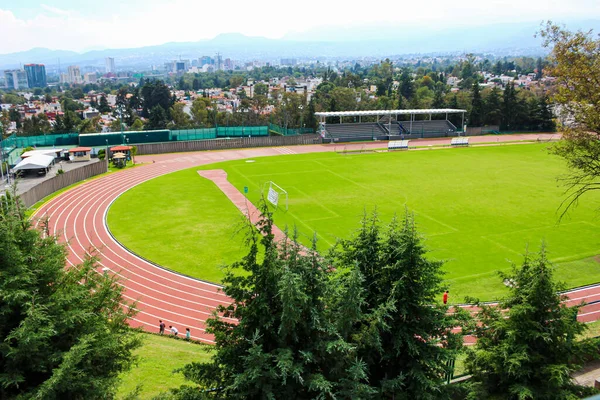 Mexico City, Meksika-Ekim 2016: Lübnan merkezinin atletizm pisti, sporcuların pratik yapabileceği ve Lübnan halkının buluştuğu bir yer.