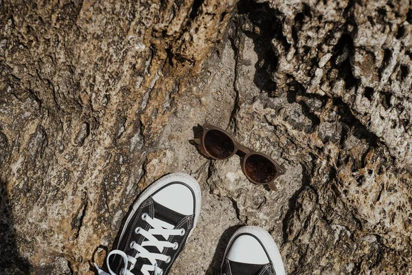 Black White Sneakers Brown Vintage Sunglasses Laying Rock Texture Summer — Stock Photo, Image