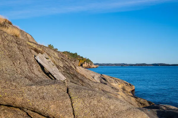 Stenet Vandresti Ved Fjorden Nær Toensberg Toenne Smuk Norway - Stock-foto