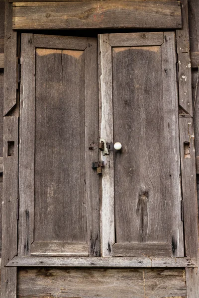 Dřevěná okna — Stock fotografie