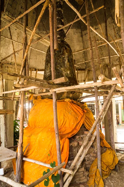 Antica pagoda distrutta per la ristrutturazione a Nong Khai, Thailandia . — Foto Stock