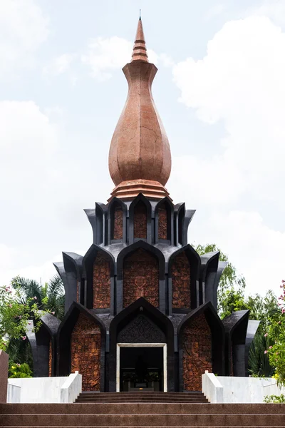 Archan ファン ajaro 美術館、左近ナコンサワン、タイでの仏舎利塔. — ストック写真