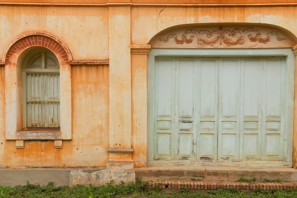在 tharae、 军府、 泰国殖民地旧的建筑风格. — 图库照片