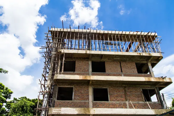 Building construction with blue sky background — Stock Photo, Image