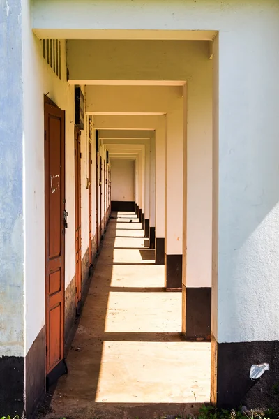 Porche à colonnes du bâtiment colonial — Photo