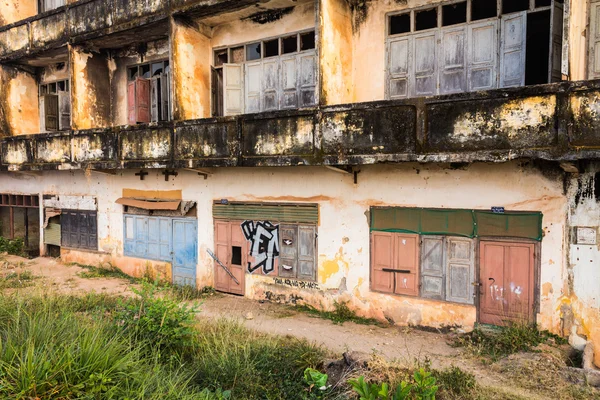 在老挝万象殖民地废墟. — 图库照片