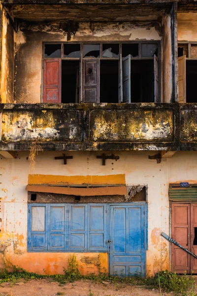 Ruina colonial en Vientiane, Laos . — Foto de Stock