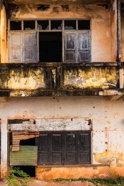 Ruina colonial en Vientiane, Laos . — Foto de Stock