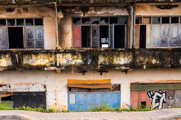 在老挝万象殖民地废墟. 免版税图库图片