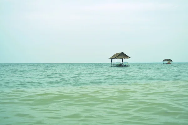 Stuga i havet. — Stockfoto