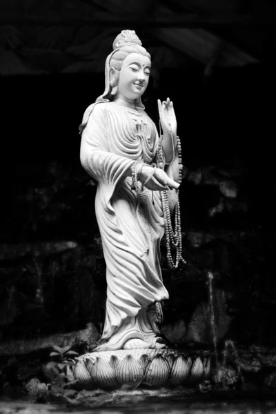 Statue of Bodhisattva Kuan — Stock Photo, Image