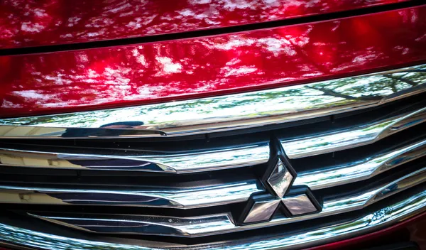 Mitsubishi araba logosu