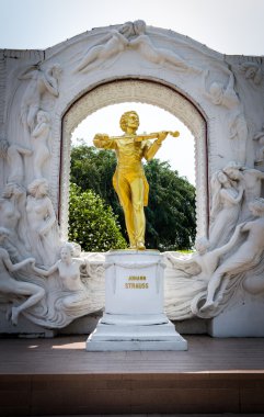 heykeli johann strauss