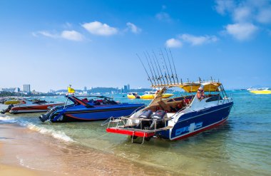 Denizde sürat teknesi