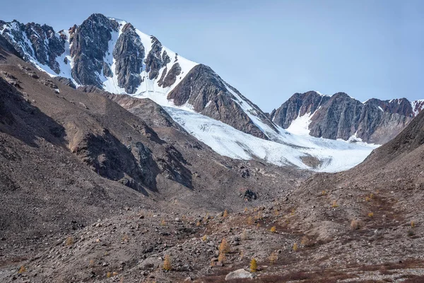 Hermoso Paisaje Otoñal Con Glaciar Nieve Montañas Alerces Dorados Que — Foto de Stock