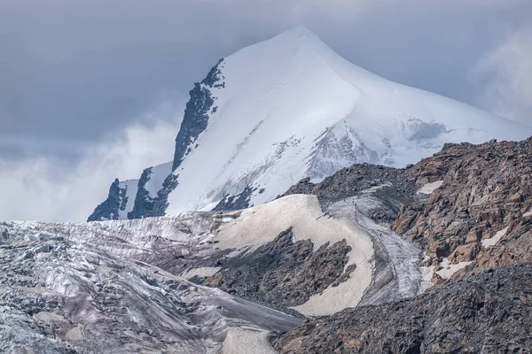 Malebný Pohled Vrchol Hory Reliéf Ledovce Prasklinami Trhlinami Ledem Sněhem — Stock fotografie