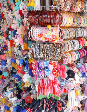 çok renkli şerit yay