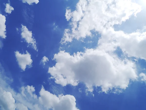 Céu azul nublado — Fotografia de Stock