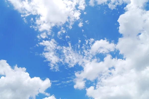 Céu azul nublado — Fotografia de Stock