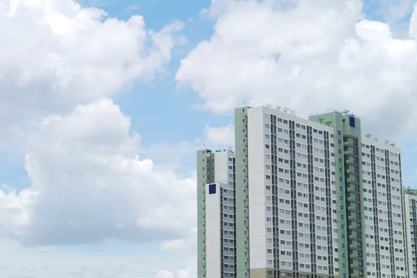 Building on blue sky. — Stock Photo, Image