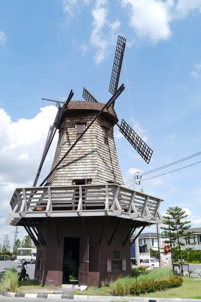 Molinos de viento en verano  . —  Fotos de Stock