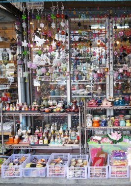 renkli yapay çiçek .