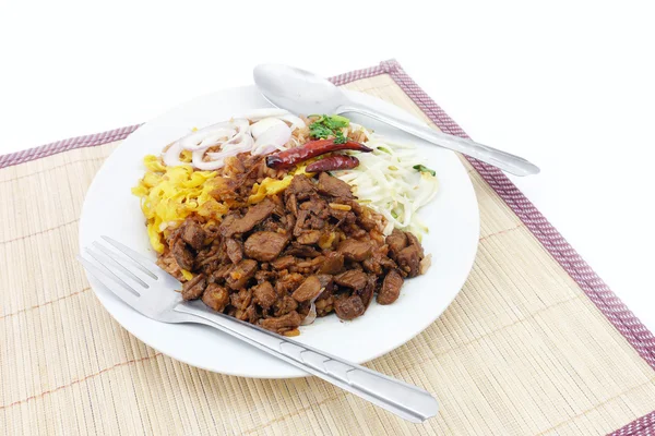 Arroz misturado com pasta de camarão . — Fotografia de Stock