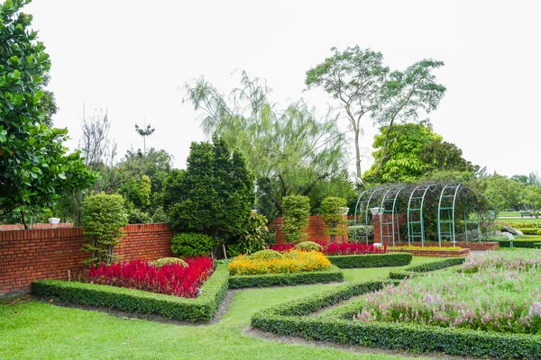 Angielski ogród — Zdjęcie stockowe