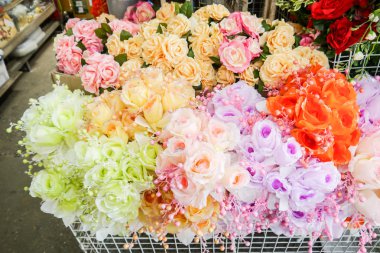 renkli yapay çiçek .