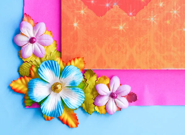Цветные бумажные цветы — стоковое фото