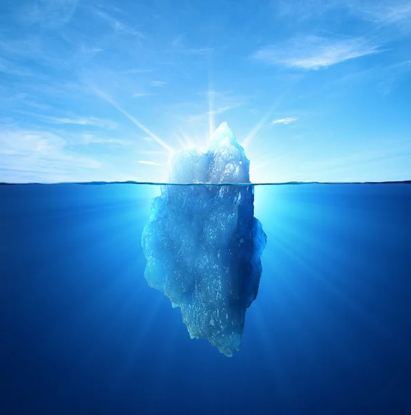 Iceberg debaixo de água — Fotografia de Stock