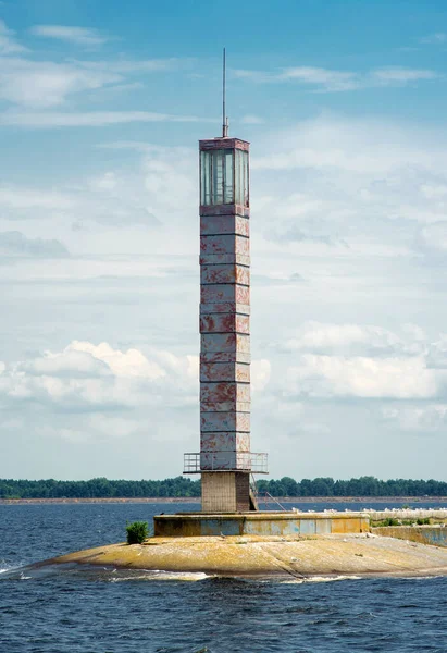 Kyiv Denizi 'ndeki Deniz Feneri (Kyiv Reservoir)) 