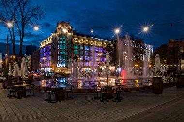 İyi akşamlar Khreshchatyk - Ukrayna 'nın ana caddesi