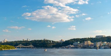 Kyiv Panoraması - Ukrayna 'nın başkenti ve Dnipro nehri üzerindeki şehir