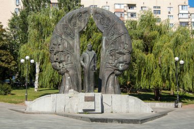 Ukraynalı gazeteci Georgy Gongadze anıtı ve Ukrayna, Kyiv 'de ölü gazeteciler