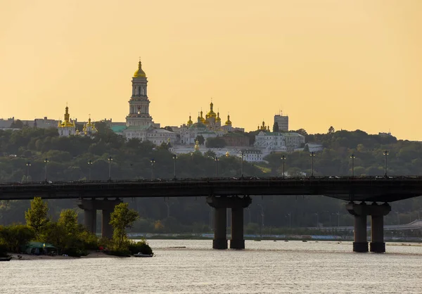 Γενική Άποψη Του Kiev Pechersk Lavra Στο Φόντο Του Βραδινού — Φωτογραφία Αρχείου