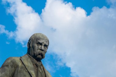 Ukraynalı ünlü yazar Taras Shevchenko 'nun Kyiv' deki anıtı
