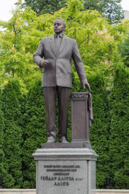 Kyiv 'deki Azerbaycan Heydar Aliyev Cumhurbaşkanının Anıtı