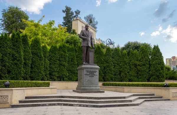 基辅阿塞拜疆总统海达尔 阿利耶夫纪念碑 — 图库照片