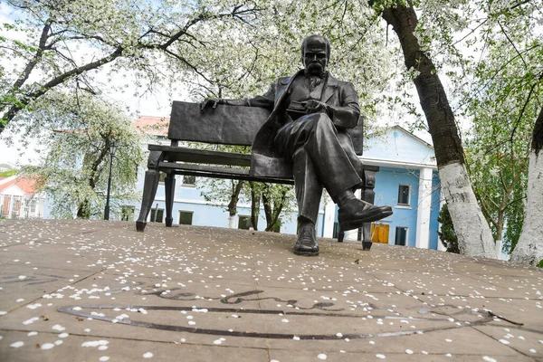 Ukraynalı en ünlü şair ve yazar Taras Shevchenko 'nun Kyiv' deki anıtı.