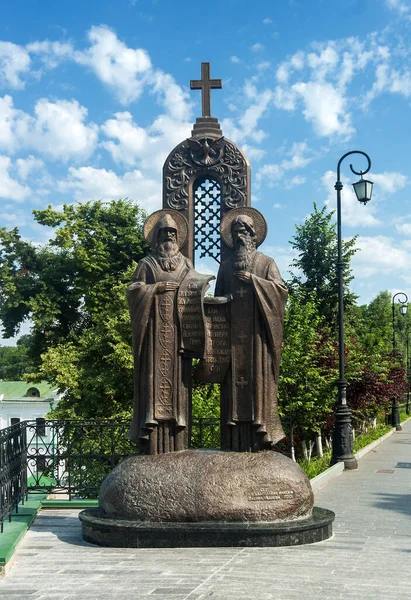 キエフ洞窟ラブラ キエフPecherskラブラ の創設者への記念碑 セイントアンソニーとテオドシウス — ストック写真