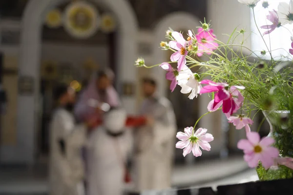 Pink Wild Flowers Orthodox Church Background Worship — Foto Stock