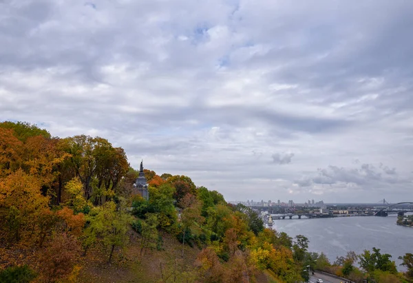 Sonbahar Kyiv: Volodymyrska Hill Parkı