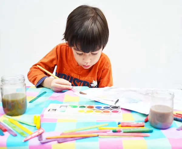 Malý chlapec Malba akvarel — Stock fotografie
