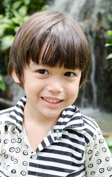 Malé asijské boy usmívající se portrét — Stock fotografie