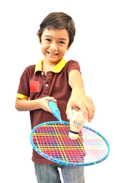 Esporte menino jogar badminton no fundo branco — Fotografia de Stock