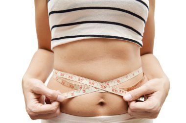 şişman kadın göbeği ölçü bandı ile