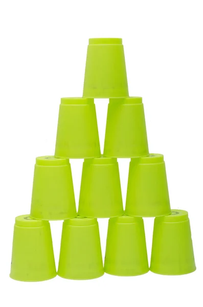 Groene stacks plastic bekers — Stok fotoğraf