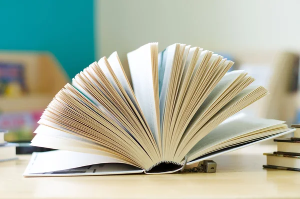 Books opened on the table — Stock Photo, Image